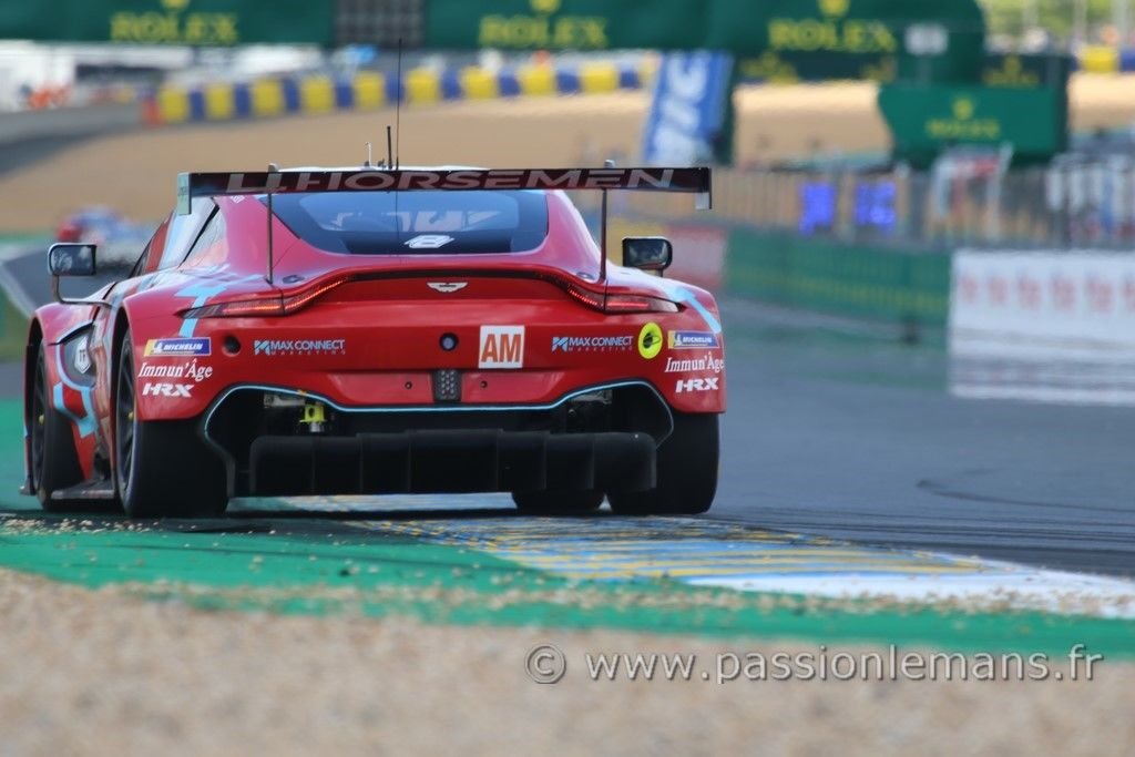 Aston Martin VANTAGE AMR