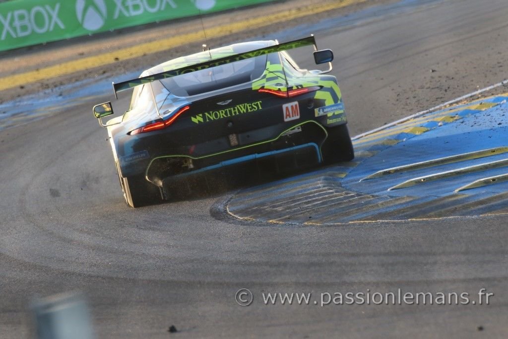 Aston Martin VANTAGE le mans